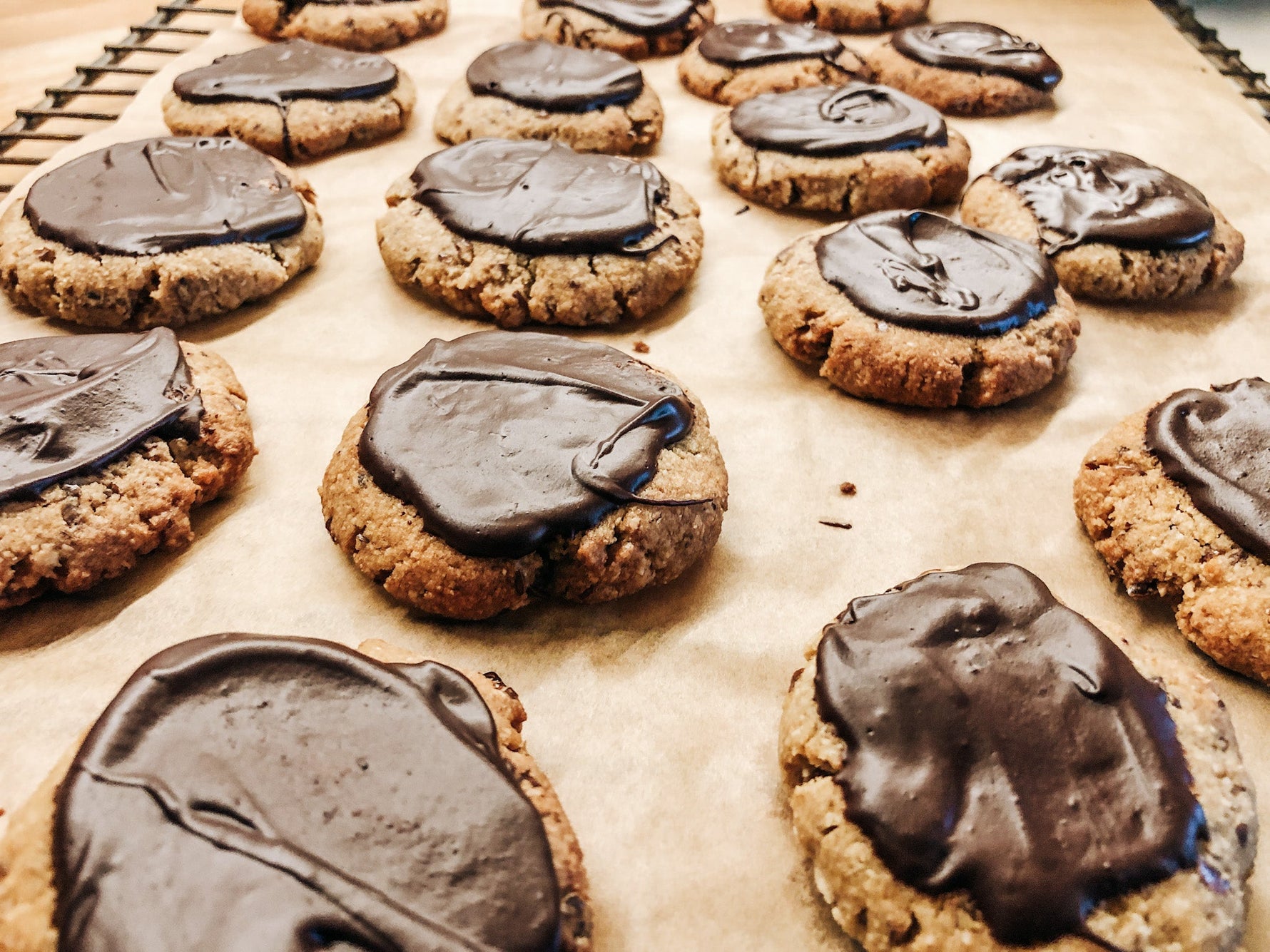 Glutenvrije koekjes met amandelmeel en homemade keto chocolade